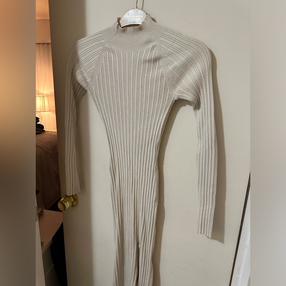 Aritzia white long sleeve dress - size small - Picture 4 of 5
